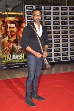 at Talaash film premiere in PVR, Kurla on 29th Nov 2012 (16).JPG